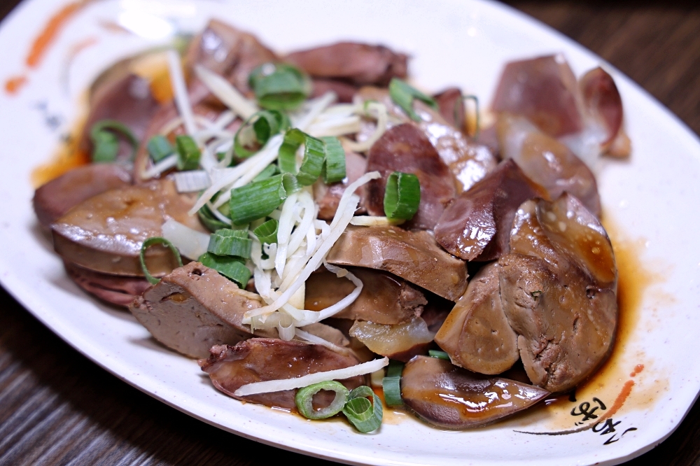 彭記鵝肉大王 | 鹹水鵝肉、煙燻鵝肉、下水小菜道道好吃，加了蛤蜊的鵝白湯鮮美爆表！台中鵝肉推薦