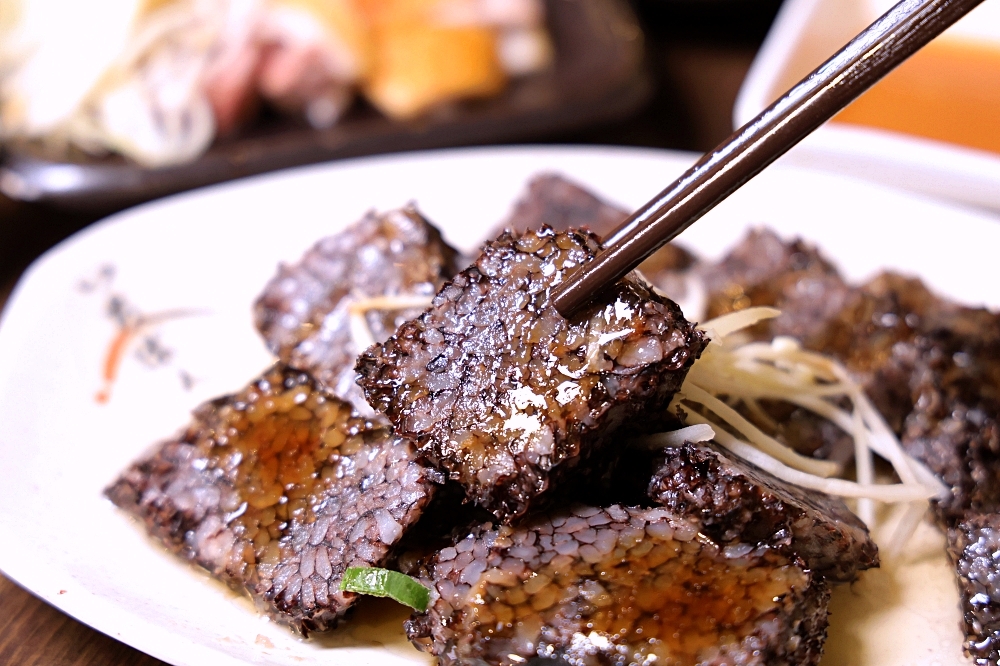 彭記鵝肉大王 | 鹹水鵝肉、煙燻鵝肉、下水小菜道道好吃，加了蛤蜊的鵝白湯鮮美爆表！台中鵝肉推薦