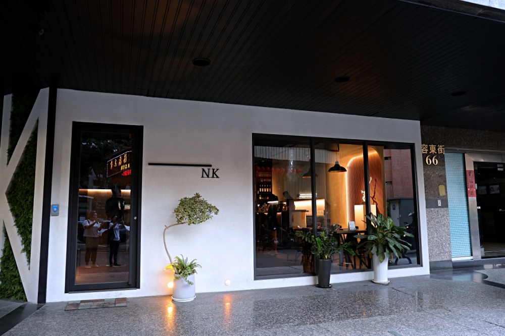 NK.Restaurant｜融合美味異國料理的人氣餐酒館，氣氛好好台中約會餐廳推薦！