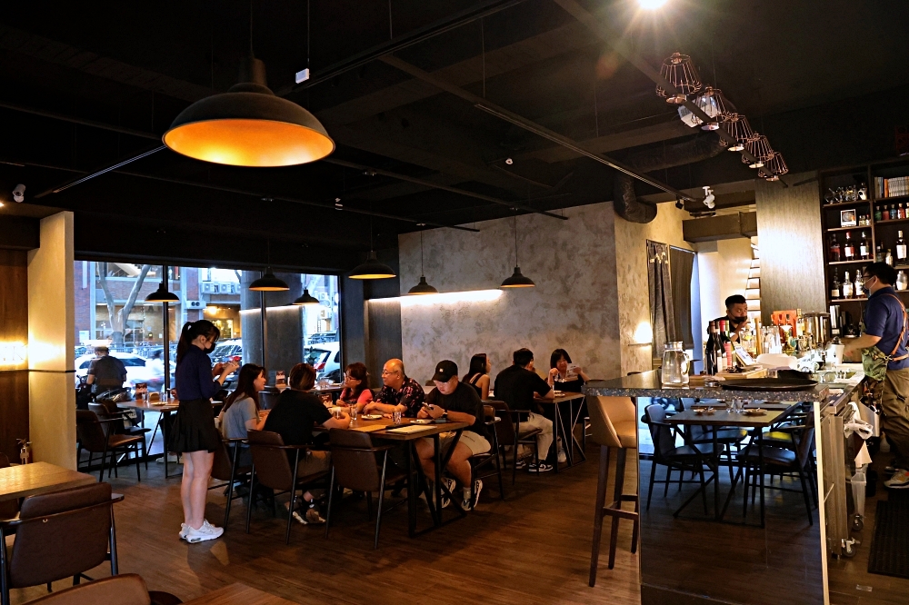 NK.Restaurant｜融合美味異國料理的人氣餐酒館，氣氛好好台中約會餐廳推薦！