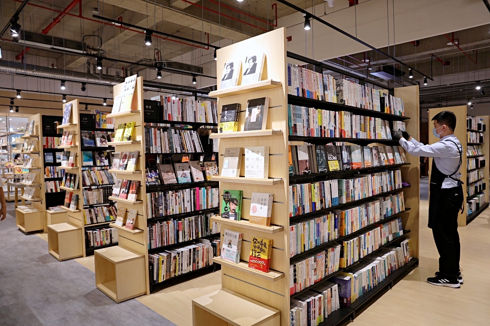 蔦屋書店 LaLaport北館 | 台中首間WIRED CHAYA茶屋進駐最美書店