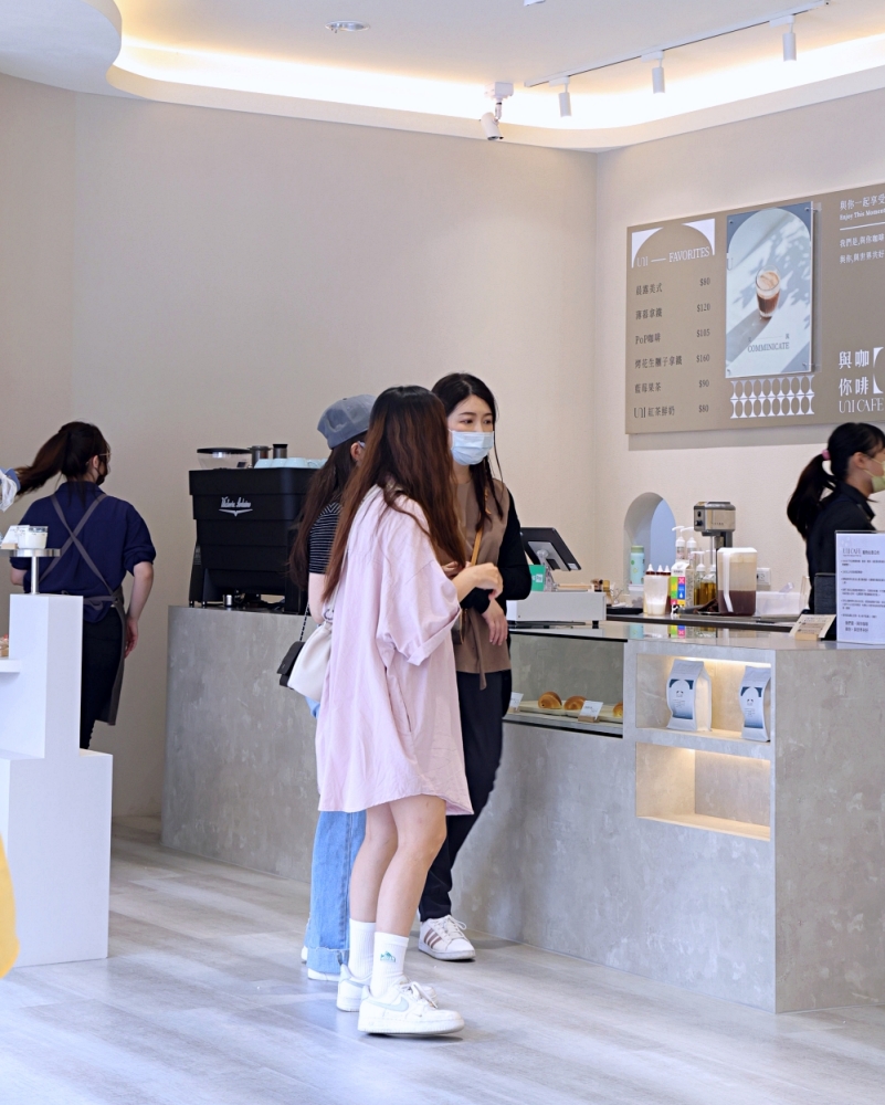 Uni cafe 與你咖啡 | 質感爆棚地中海風純白庭園咖啡館，咖啡甜點譜出悠閒時光，台中咖啡廳推薦！