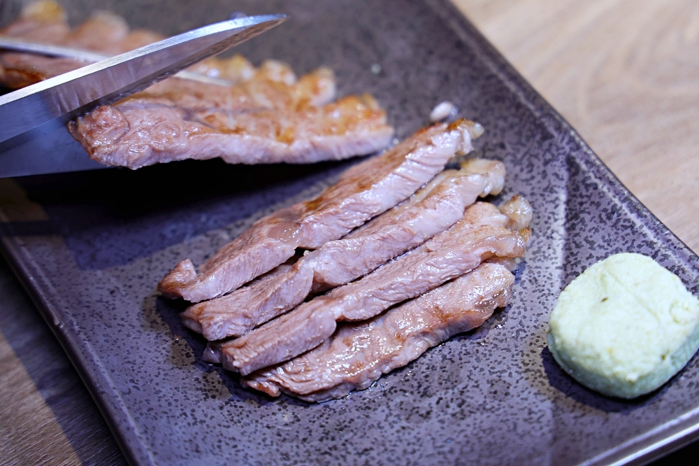 山鯨燒肉西屯店 | 浮誇和牛寶箱、免費和服體驗，還有日本鳥居造景，台中燒肉推薦！