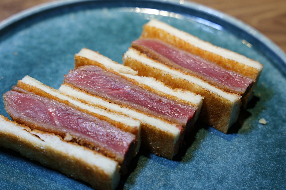 山鯨燒肉西屯店 | 浮誇和牛寶箱、免費和服體驗，還有日本鳥居造景，台中燒肉推薦！