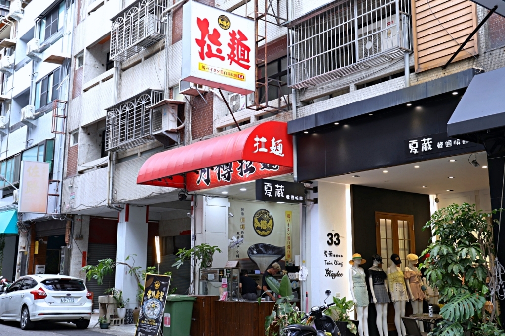 月樽拉麵精誠店｜濃郁雞白湯拉麵送整盤海鮮，壽星再送蛤蜊，台中宵夜拉麵推薦！