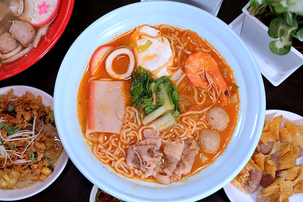 三井食坊 | 建國市場直送食材，滿滿海鮮好料只要百元出頭，LaLaport旁最親民美食還有冷氣！