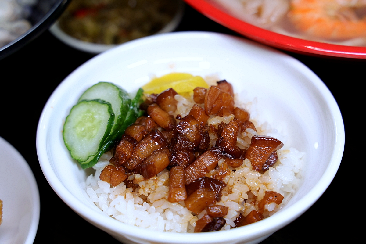 三井食坊 | 建國市場直送食材，滿滿海鮮好料只要百元出頭，LaLaport旁最親民美食還有冷氣！