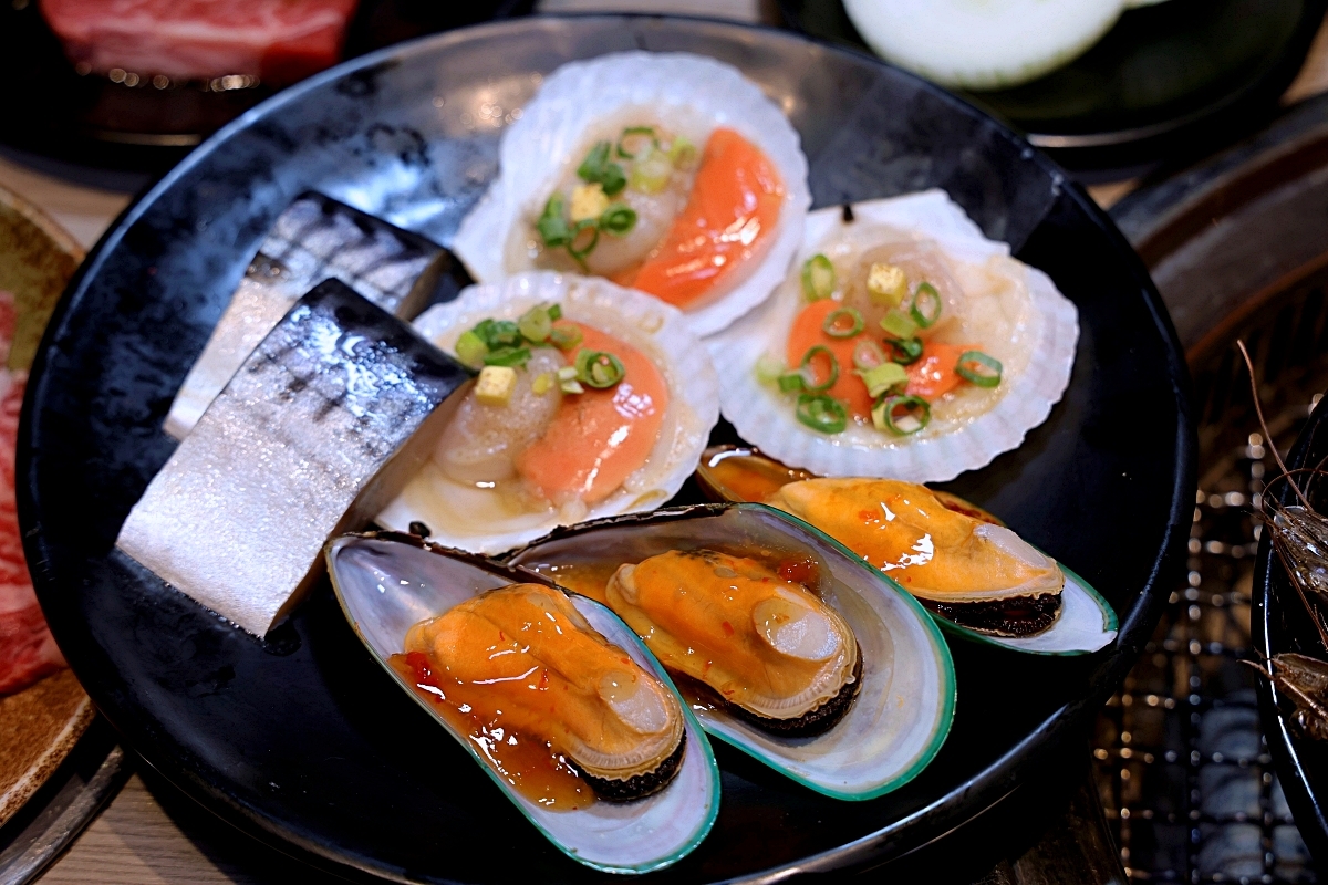 羊角炭火燒肉 | 鮮蝦鮑魚、和牛牛舌等近百種食材吃到飽+生啤暢飲，捷運文心櫻花站吃到飽推薦！