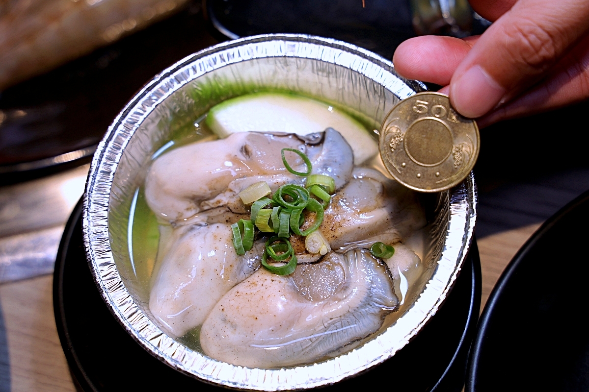 羊角炭火燒肉 | 鮮蝦鮑魚、和牛牛舌等近百種食材吃到飽+生啤暢飲，捷運文心櫻花站吃到飽推薦！