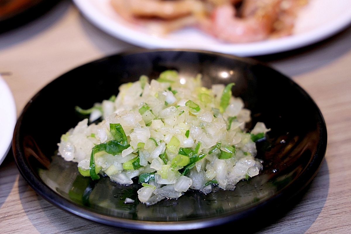 羊角炭火燒肉 | 鮮蝦鮑魚、和牛牛舌等近百種食材吃到飽+生啤暢飲，捷運文心櫻花站吃到飽推薦！