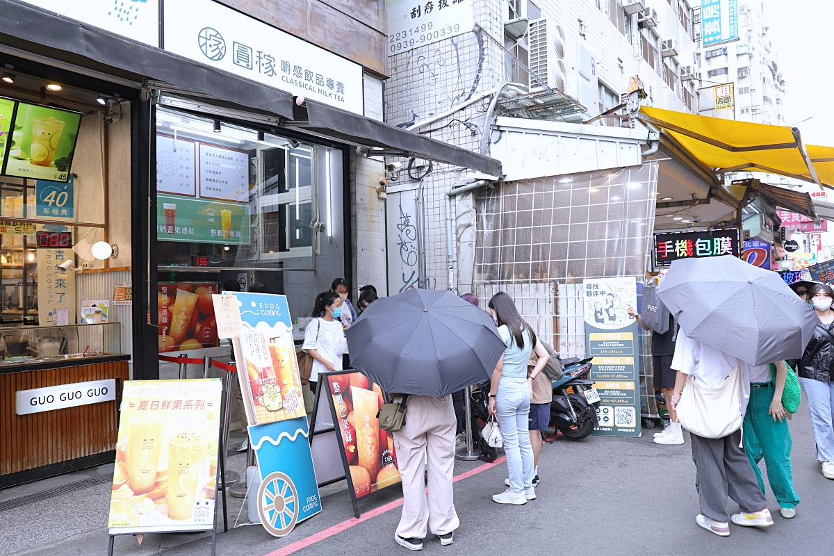 沙發馬鈴薯樂園尊賢店，歡樂滿點一中商圈娃娃機，有冷氣還有飲料無限暢飲，超好夾適合親子同遊