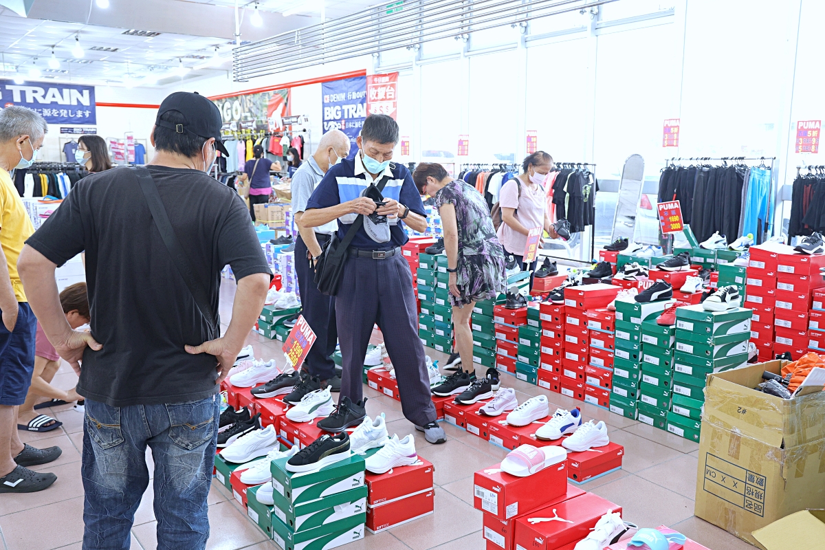 南投草屯特賣會 | 品牌運動鞋、迪士尼童鞋、品牌童裝、進口零食泡麵，特福鍋具、天絲寢具、行李箱、牛仔褲，下殺骨折價！