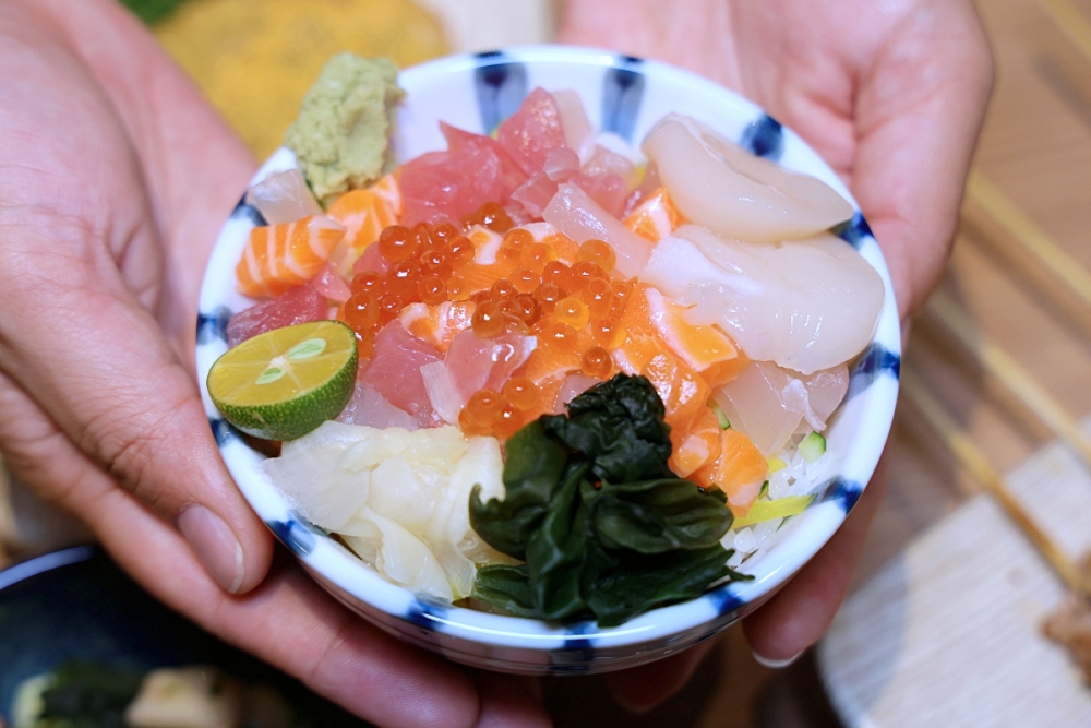 百川酒場 | 海鮮丼飯、暢快生啤，還有立體彩繪打卡牆，草悟道居酒屋推薦