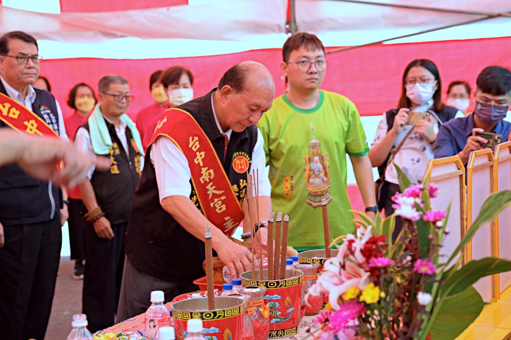 南天宮 | 台中財神廟超靈驗，關聖帝君生日契子回宮、借發財金求好運、吃平安龜好熱鬧！