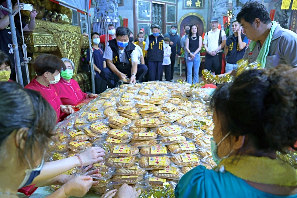 南天宮 | 台中財神廟超靈驗，關聖帝君生日契子回宮、借發財金求好運、吃平安龜好熱鬧！