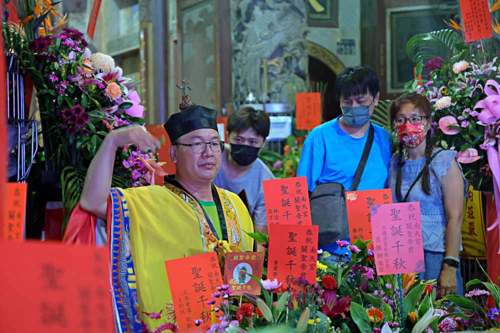 南天宮 | 台中財神廟超靈驗，關聖帝君生日契子回宮、借發財金求好運、吃平安龜好熱鬧！