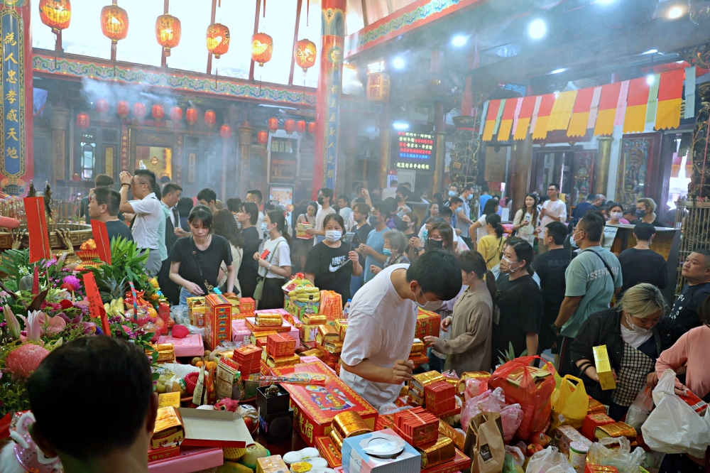 南天宮 | 台中財神廟超靈驗，關聖帝君生日契子回宮、借發財金求好運、吃平安龜好熱鬧！