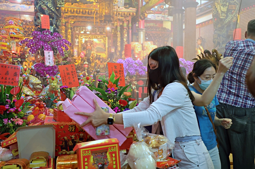 南天宮 | 台中財神廟超靈驗，關聖帝君生日契子回宮、借發財金求好運、吃平安龜好熱鬧！