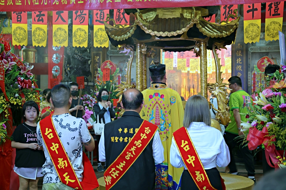 南天宮 | 台中財神廟超靈驗，關聖帝君生日契子回宮、借發財金求好運、吃平安龜好熱鬧！