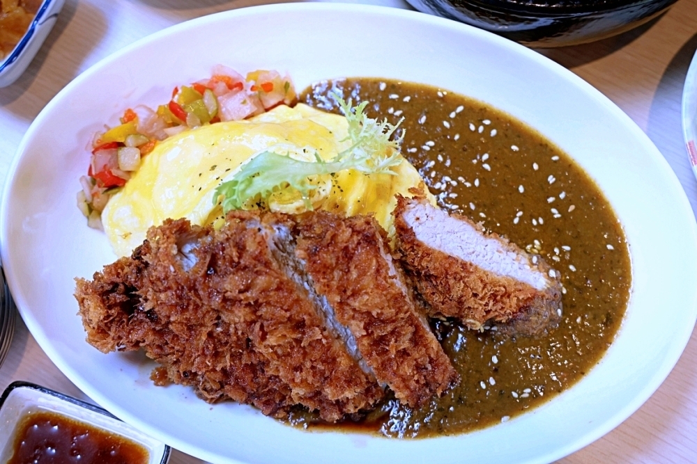 禾荳家 | 道地北海道湯咖哩、熟成咖哩好下飯，高麗絲小菜飲品全都吃到飽，台中咖哩飯推薦