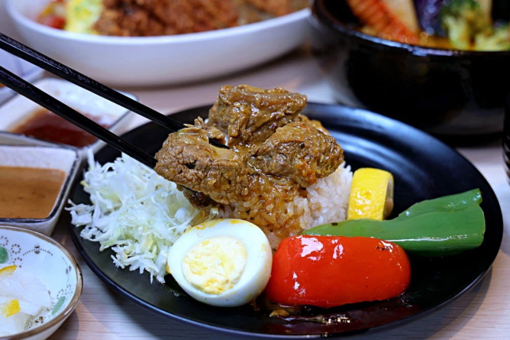 禾荳家 | 道地北海道湯咖哩、熟成咖哩好下飯，高麗絲小菜飲品全都吃到飽，台中咖哩飯推薦