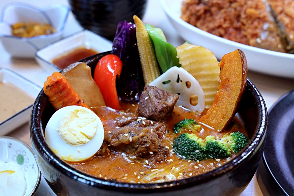 禾荳家 | 道地北海道湯咖哩、熟成咖哩好下飯，高麗絲小菜飲品全都吃到飽，台中咖哩飯推薦