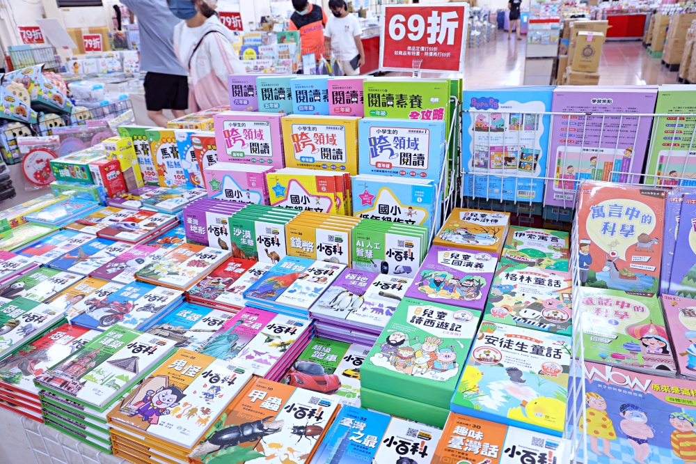 南投草屯特賣會 | 生活五金35元起、進口零食泡麵、行李箱、時尚鞋款、千本童書繪本、品牌保養品，超好逛！