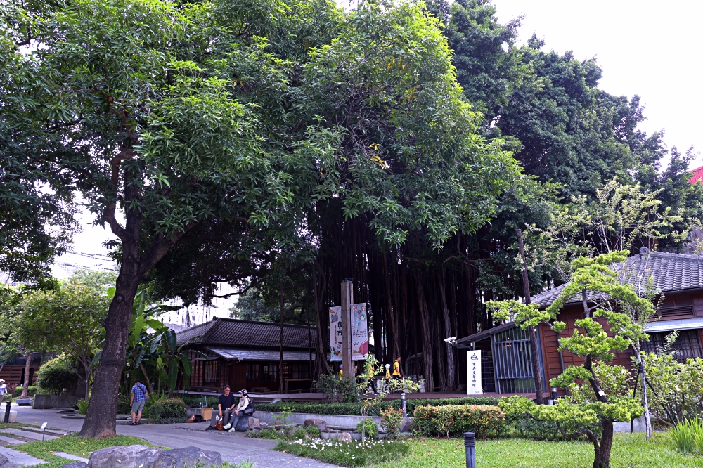 幸卉文學咖啡 | 台中文學館老榕樹下台中老宅咖啡館，舊時光裡不限時咖啡館