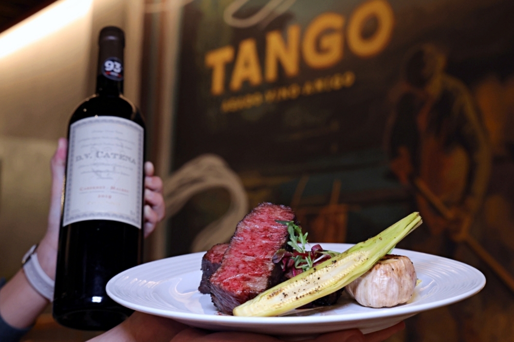 探戈阿根廷慢火牛排 Tango Bistro | 阿根廷料理台中也吃的到！不虧是烤肉王國，純粹鹽與木炭就好吃到爆棚！