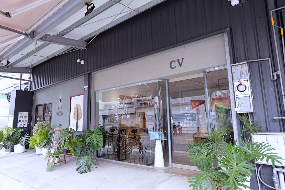 CV甜點沙龍軍榮店 | 質感甜點店華麗升級，用餐空間好清新，北屯生日蛋糕推薦！