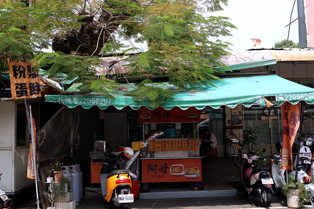 阿母手工蛋餅 | 台中第三市場古早味蛋餅，溼蛋餅超特別，超巨份量Q軟好滿足