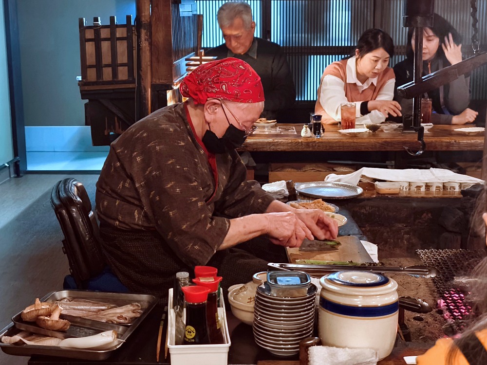 釧路爐端燒老店 Robata 炉ばた ，2代目奶奶超強，在地人推薦的釧路美食