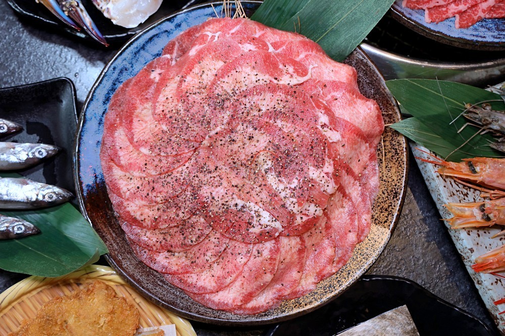 石頭日式炭火燒肉豐原館 | 牛舌、草蝦、螃蟹、生魚片，150種火烤2吃超划算，豐原吃到飽壽星5折優惠