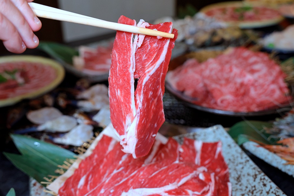 石頭日式炭火燒肉豐原館 | 牛舌、草蝦、螃蟹、生魚片，150種火烤2吃超划算，豐原吃到飽壽星5折優惠