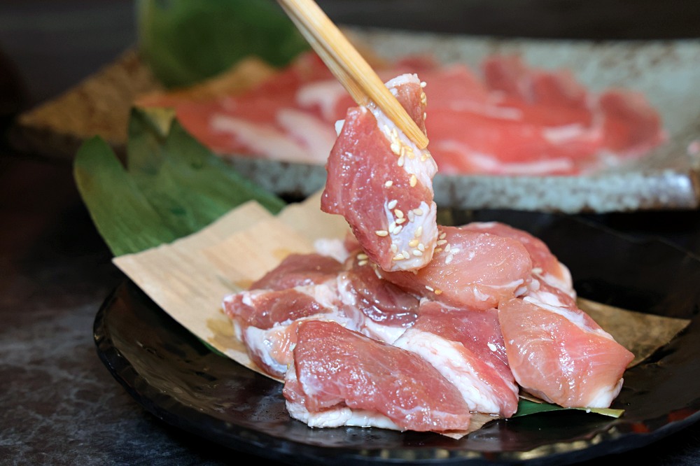 石頭日式炭火燒肉豐原館 | 牛舌、草蝦、螃蟹、生魚片，150種火烤2吃超划算，豐原吃到飽壽星5折優惠