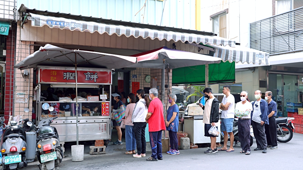 游記潤餅 | 第五市場必吃美食，加燒肉蛋酥的台中潤餅排隊也要買