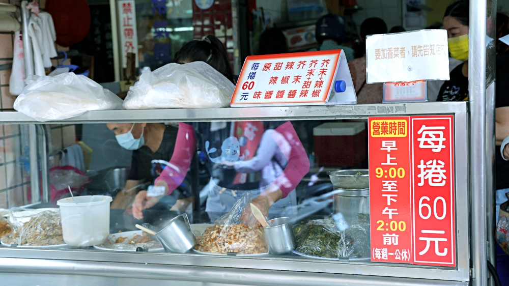 游記潤餅 | 第五市場必吃美食，加燒肉蛋酥的台中潤餅排隊也要買