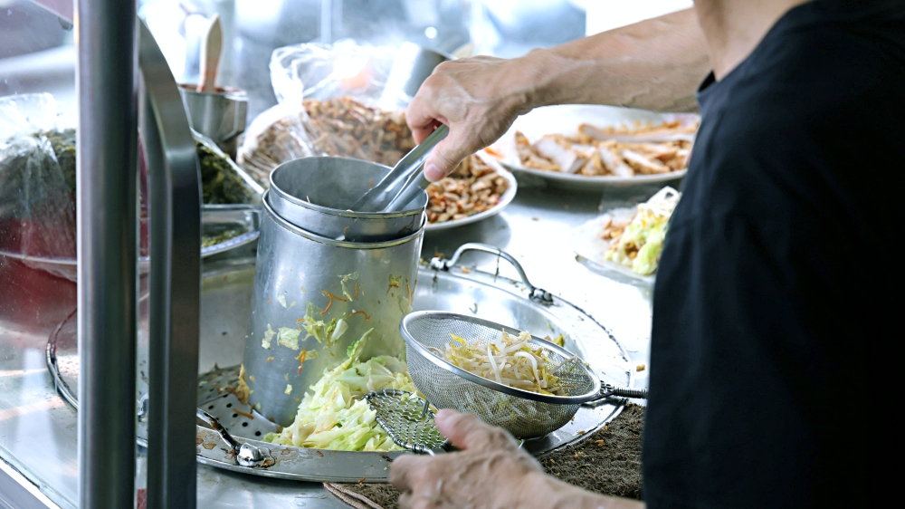 游記潤餅 | 第五市場必吃美食，加燒肉蛋酥的台中潤餅排隊也要買