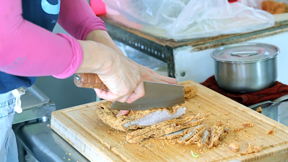 游記潤餅 | 第五市場必吃美食，加燒肉蛋酥的台中潤餅排隊也要買