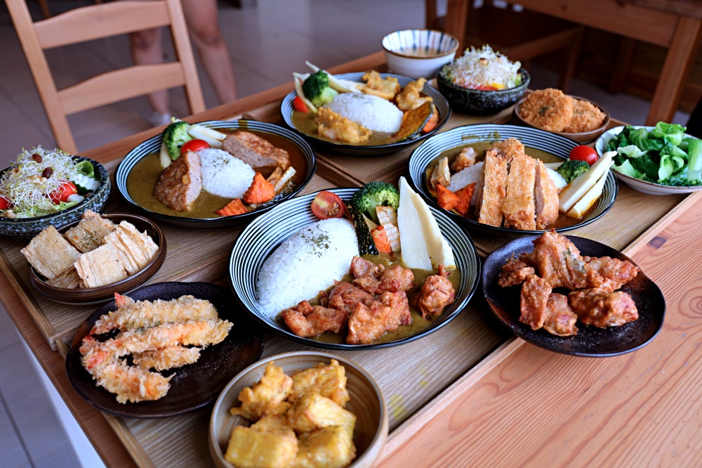 靠山咖哩 | 有溫度的埔里美食，雙醬咖哩濃郁好滋味