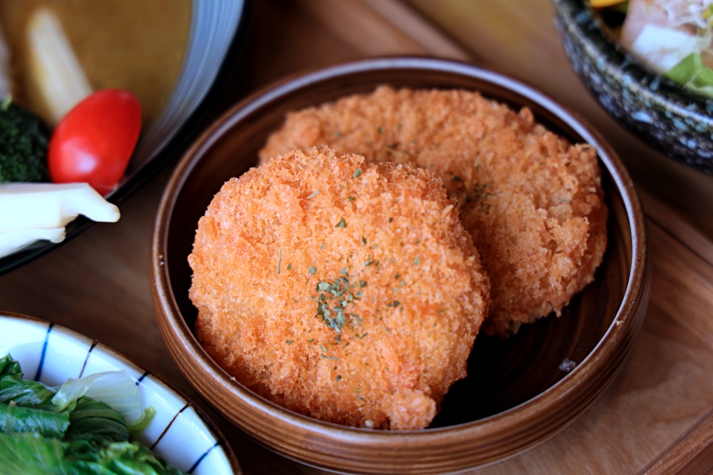 靠山咖哩 | 有溫度的埔里美食，雙醬咖哩濃郁好滋味