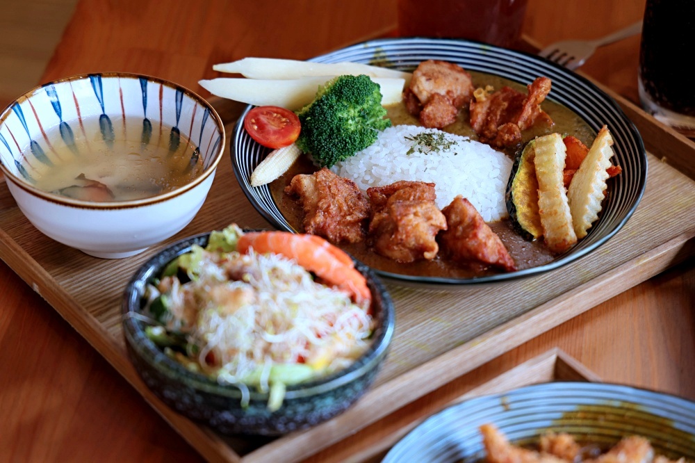 靠山咖哩 | 有溫度的埔里美食，雙醬咖哩濃郁好滋味