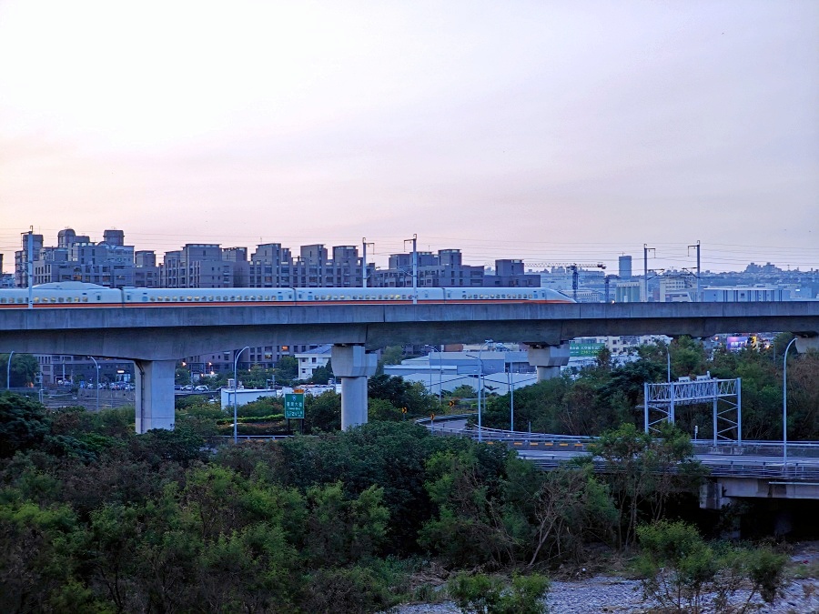 從白天玩到天黑，暢玩台中免費景點，台中一日遊2024水岸景點