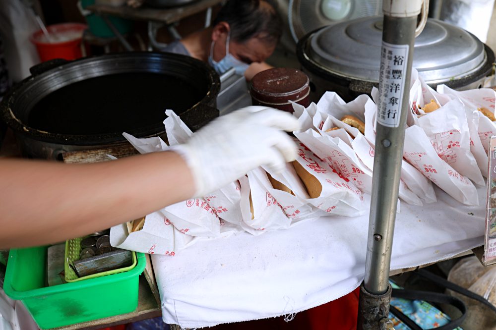 順口香麥仔煎 | 第三市場人氣小吃，鹹香軟Q份量大，必吃古早味銅板美食