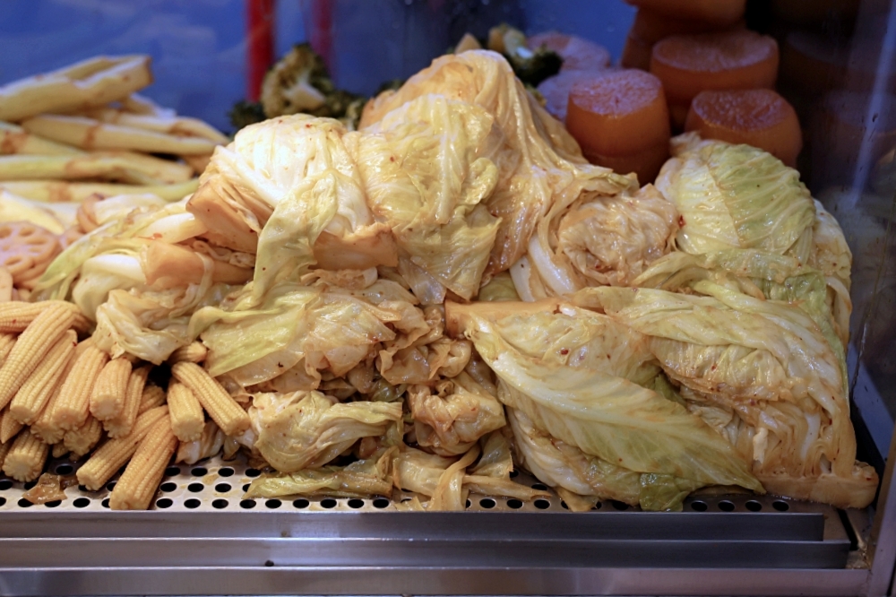 秘醬滷味逢甲旗艦店｜逢甲夜市必吃滷味，百年秘方新鮮現滷的爆汁冷滷10元起，台中滷味推薦