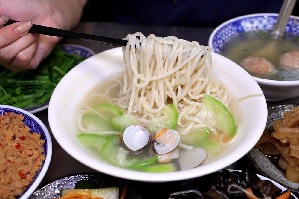 劉漣麵昌平店 | 台中北屯必吃！皮蛋三色飯微辣好開胃，一定要提早預訂的北平路美食