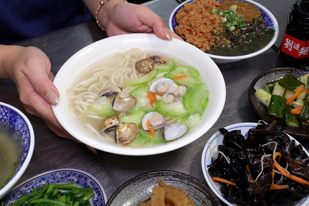 劉漣麵昌平店 | 台中北屯必吃！皮蛋三色飯微辣好開胃，一定要提早預訂的北平路美食