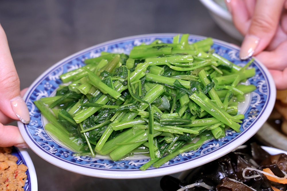 劉漣麵昌平店 | 台中北屯必吃！皮蛋三色飯微辣好開胃，一定要提早預訂的北平路美食