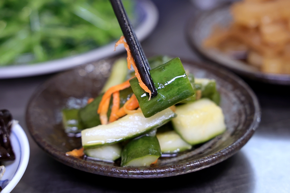 劉漣麵昌平店 | 台中北屯必吃！皮蛋三色飯微辣好開胃，一定要提早預訂的北平路美食