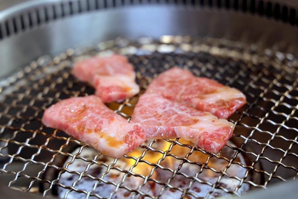 山鯨燒肉漢口店 | 有包廂服務也有專人代烤的台中燒肉店，穿和服吃燒肉拍美照好有趣